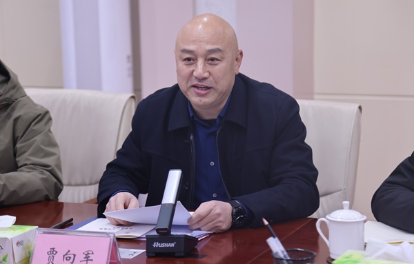 图片二:贾书记在会上作交流发言.jpg 图片二:贾书记在会上作交流发言.jpg