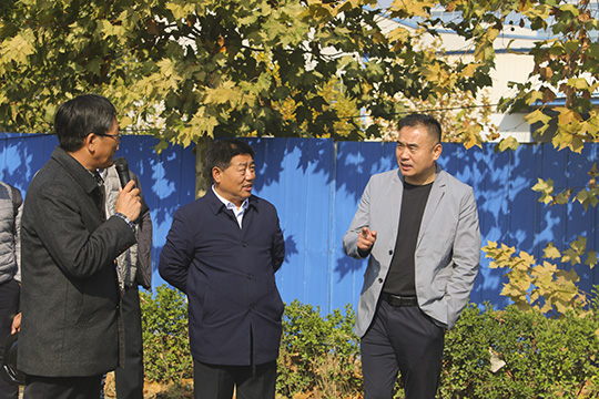 肖处长一行察看PC构件并与开云网页版_开云（中国党委书记张会民交流清水混凝土技术应用