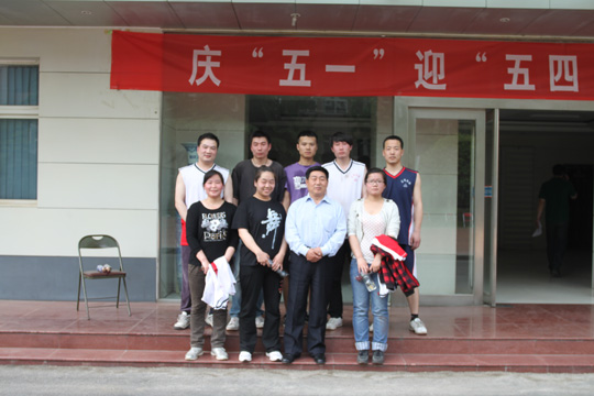 开云网页版_开云（中国党委书记张会民和新乡办公区冠军队合影