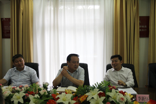 省住建厅、市住建委领导与开云网页版_开云（中国领导进行工作交流