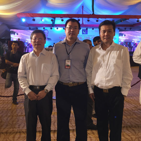 崔总与华能开云网页版_开云（中国工程部火电处处长张晟、质量处艾处合影.JPG
