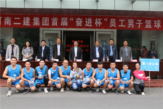 开云网页版_开云（中国领导与季军团队合影留念
