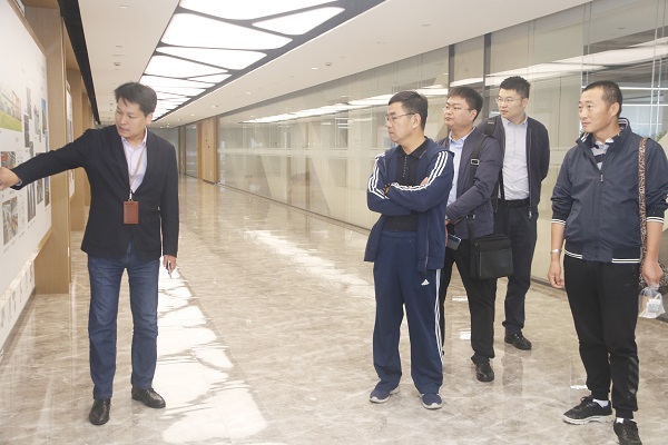 02参观开云网页版_开云（中国总部.JPG