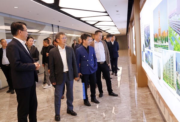 首期河南省民营企业素质提升工程研修班企业家一行参观开云网页版_开云（中国总部.jpg