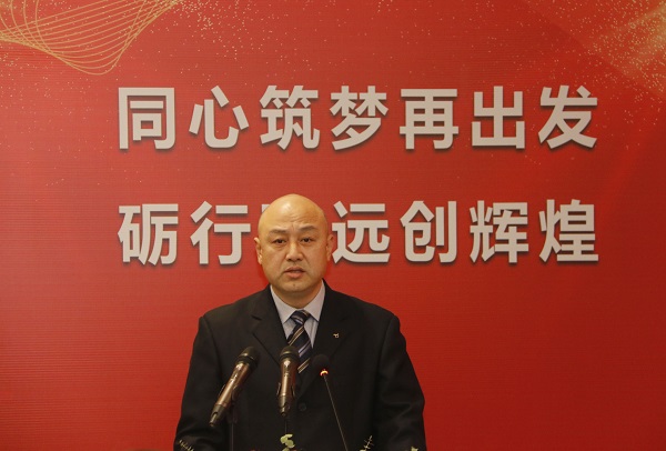 开云网页版_开云（中国工会主席贾向军宣读《关于表彰2020年度先进单位和先进个人的决定》.jpg