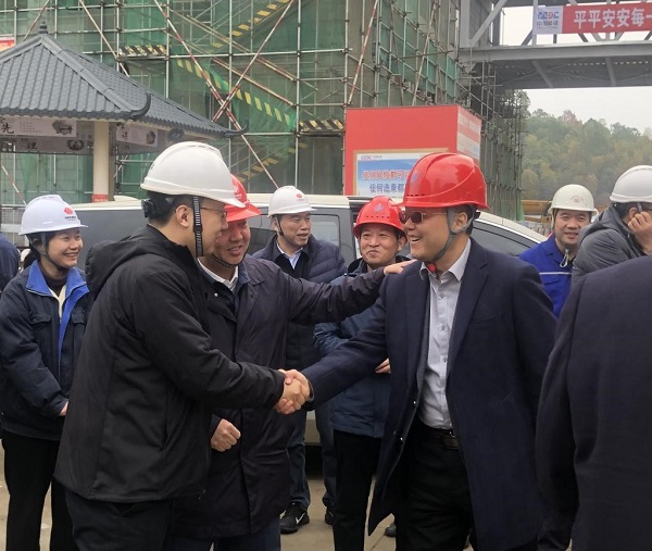 国家能源集团电力部副主任王强与开云网页版_开云（中国董事、副总经理崔向军会晤.jpg