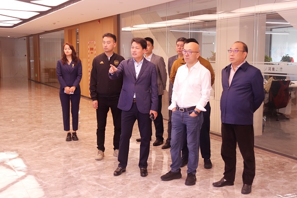 参观开云网页版_开云（中国19楼办公区.jpg