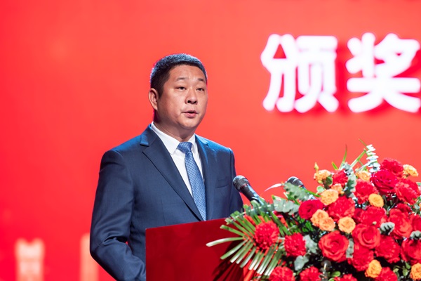 9开云网页版_开云（中国总经理冯战光宣读表彰通知.jpg
